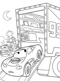 Lightning McQueen kører ud af lastbilen